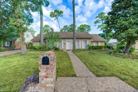 Photo of 5810 Boyce Springs Drive, Houston, TX 77066 (MLS # 64389036)