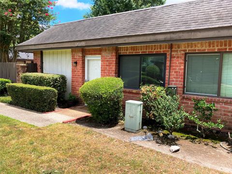 Photo of 12009 Greenwood Forest Drive, Houston, TX 77066 (MLS # 23949592)