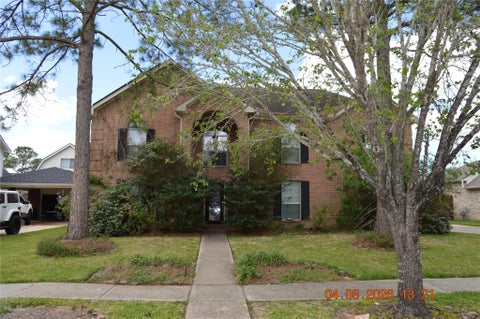 Homes For Sale - 305 Oak Creek Court<br/> League City, TX 77573