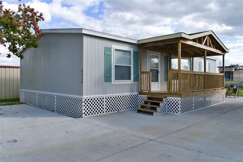 Photo of 5323 Green Lane #A, Houston, TX 77066 (MLS # 97524769)