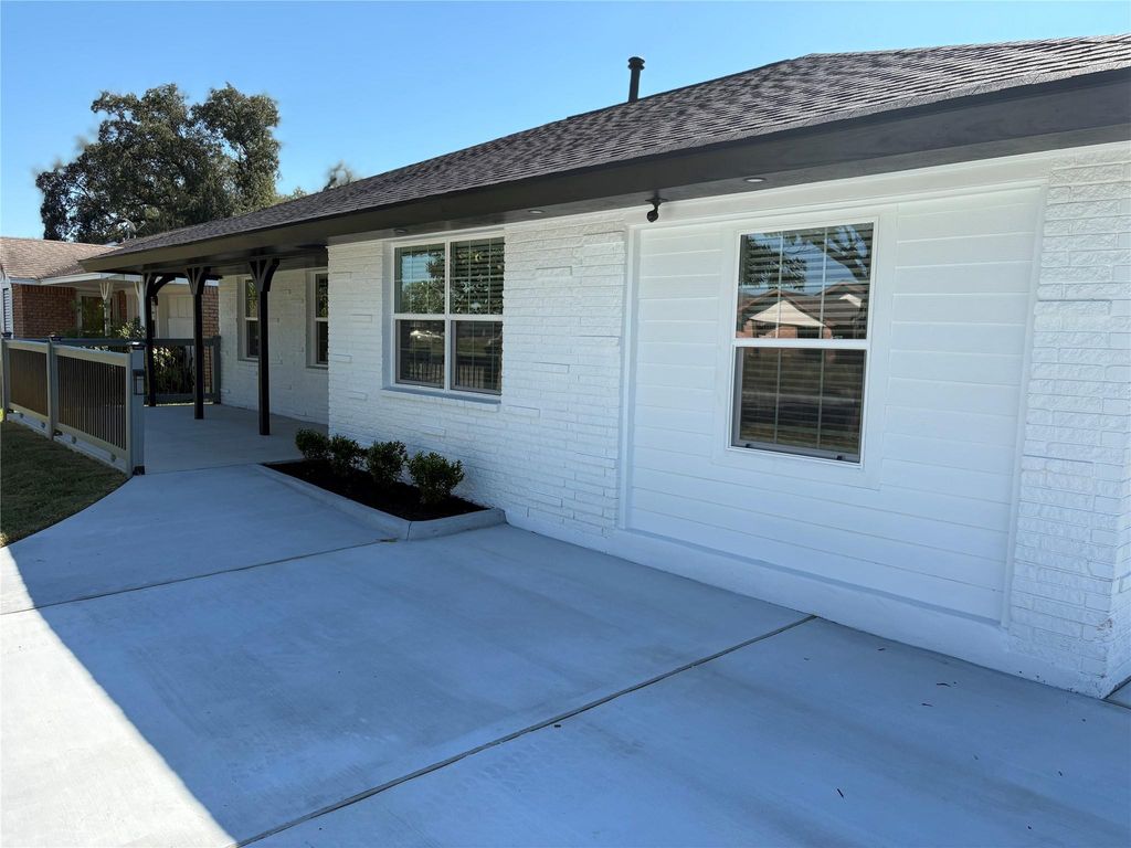 Photo of 2929 8th Avenue N, Texas City, TX 77590 (MLS # 15895244)