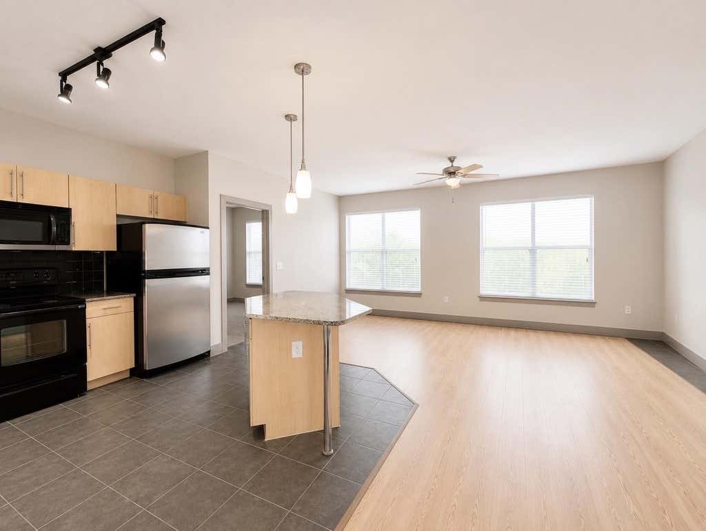 Photo of 3660 Richmond St Avenue #108, Houston, TX 77046 (MLS # 30734102)