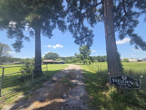 Photo of 9703 Roda Drive, Conroe, TX 77303 (MLS # 800751)
