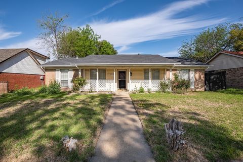 Photo of 1017 Mill River Drive, Garland, TX 75043 (MLS # 6290162)