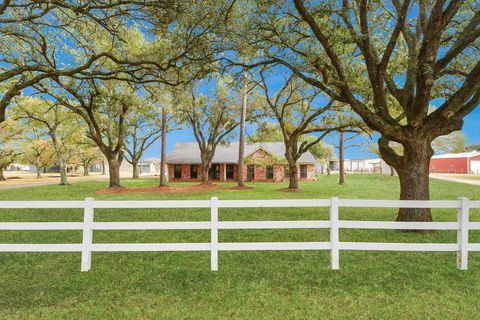 Homes For Sale - 17115 County Road 831<br/> Pearland, TX 77584
