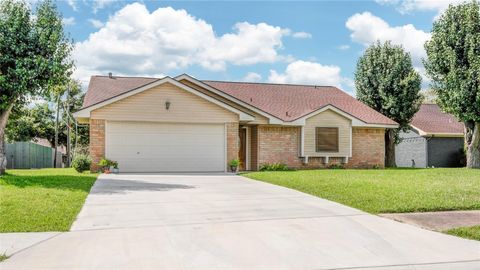 Photo of 103 Sunflower Street, Lake Jackson, TX 77566 (MLS # 12965917)