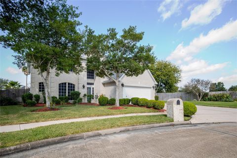 Photo of 303 Spencer Landing E, La Porte, TX 77571 (MLS # 45212947)