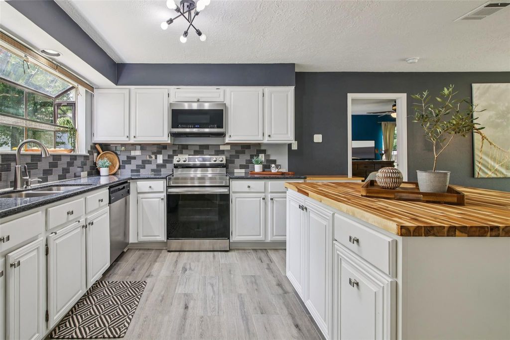 Photo of 5210 Creek Shadows Drive, Houston, TX 77339 (MLS # 80843385)