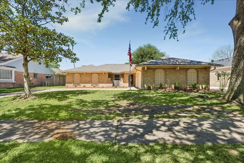 Photo of 16427 Clearcrest Drive, Houston, TX 77059 (MLS # 45872831)