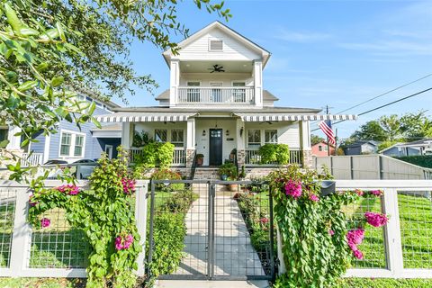 Photo of 1202 Walton Street, Houston, TX 77009 (MLS # 77383975)