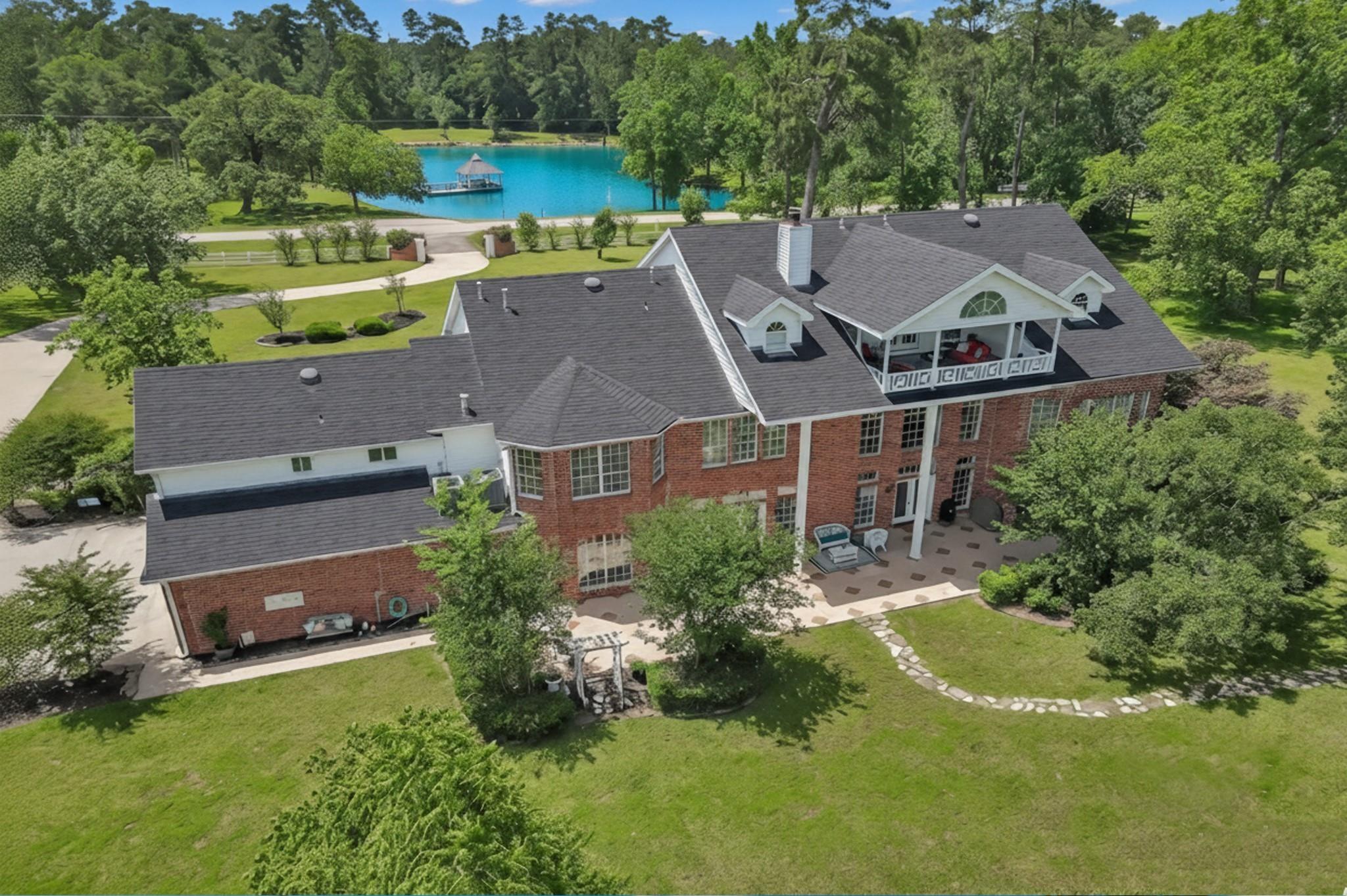 15203 Wildwood Circle