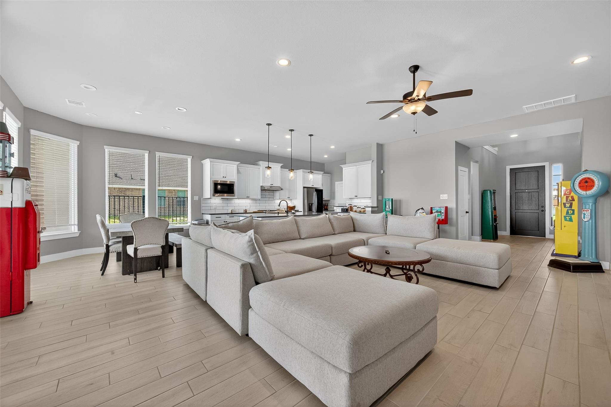 2706 Mackinac Bay Drive