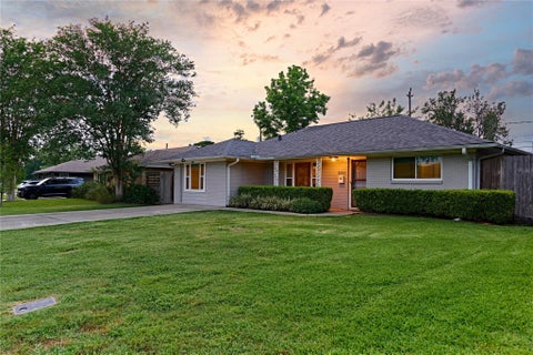 Photo of 2210 Nina Lee Lane, Houston, TX 77018 (MLS # 35846031)