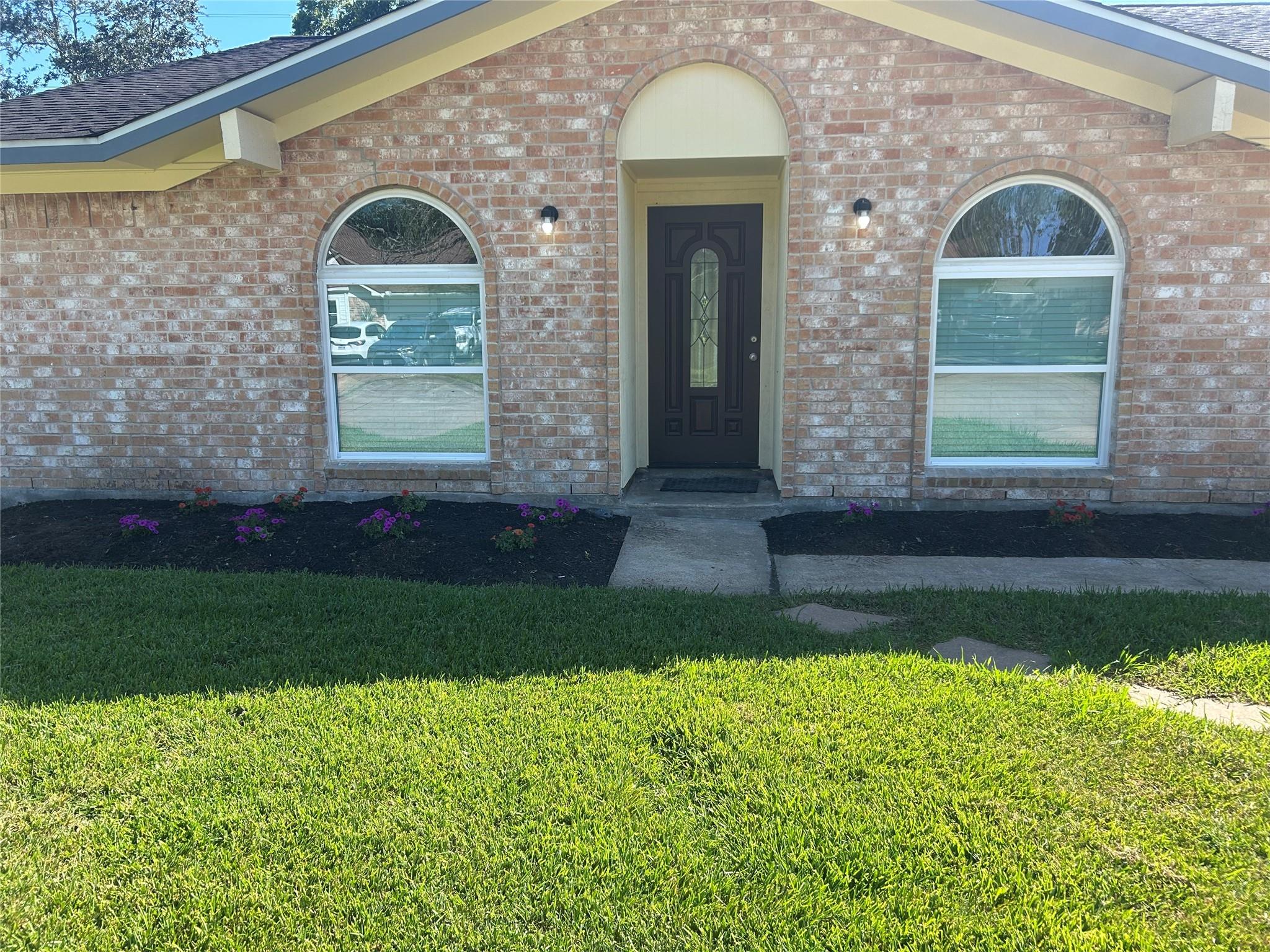 2305 Kingsway Drive