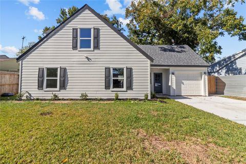 Photo of 3030 Roe Drive, Houston, TX 77087 (MLS # 52029579)