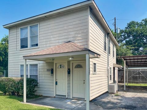 Photo of 309 W 21st 1/2 Street #UPPER, Houston, TX 77008 (MLS # 5722605)