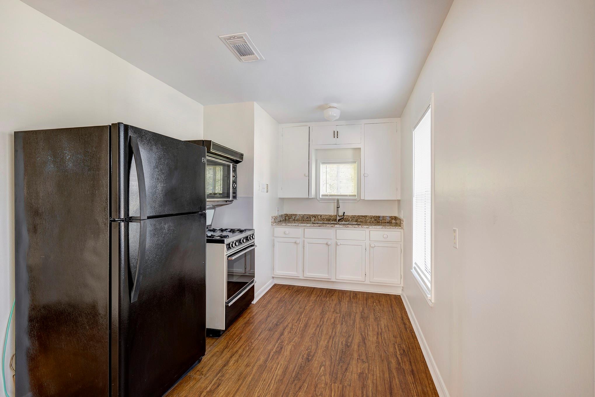 309 W 21st 1/2 Street UPPER