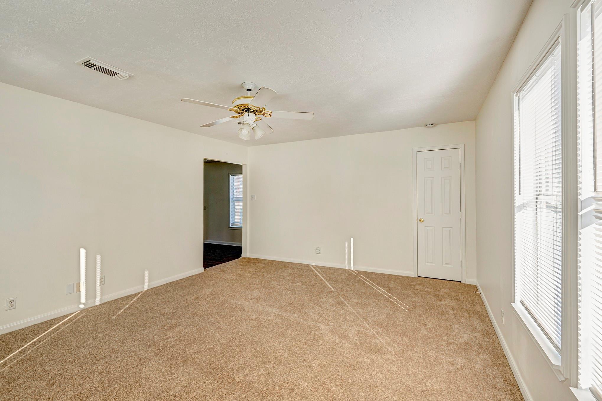 309 W 21st 1/2 Street UPPER