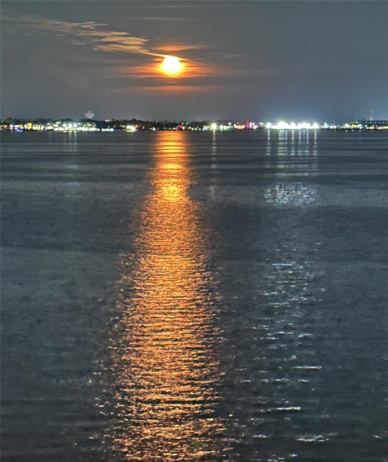 351 Lakeside Lane 201