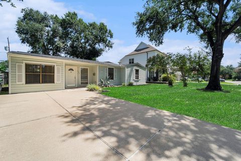 Photo of 1720 Libbey Drive, Houston, TX 77018 (MLS # 77516295) Photo of 1720 Libbey Drive, Houston, TX 77018 (MLS # 77516295)