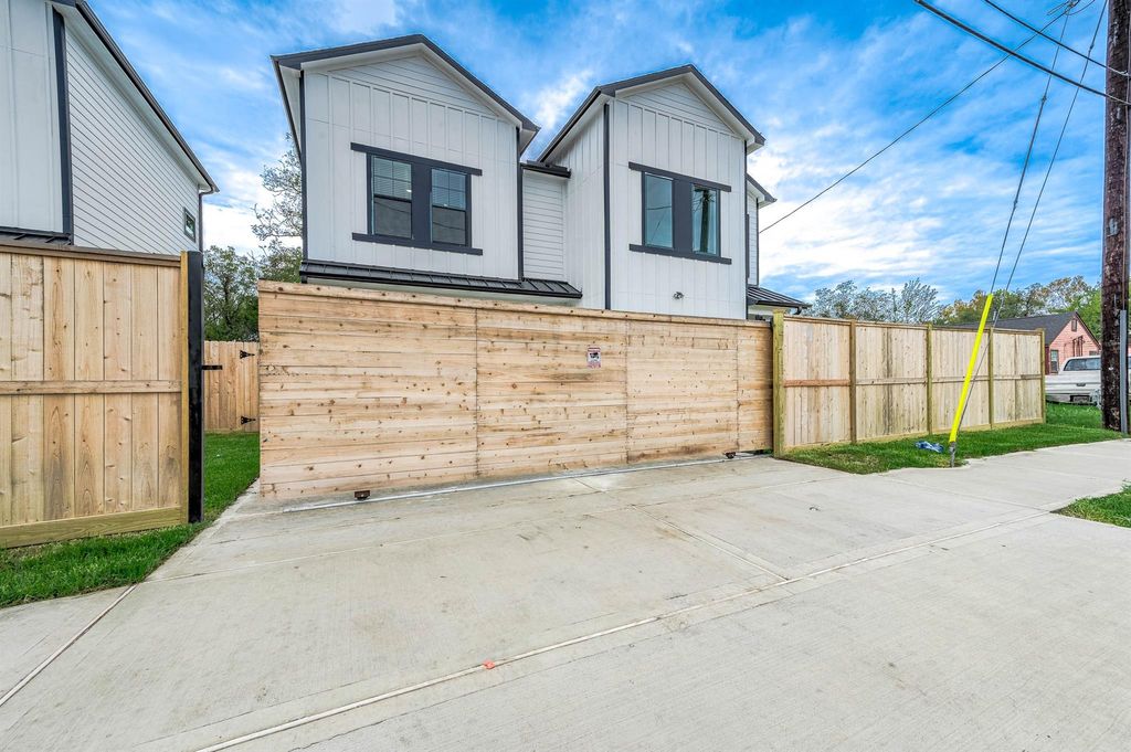 Photo of 2720 Spence Rd St, Houston, TX 77093 (MLS # 9536436)