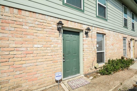 Photo of 1116 Murrayhill Drive #8, Houston, TX 77043 (MLS # 95356098)
