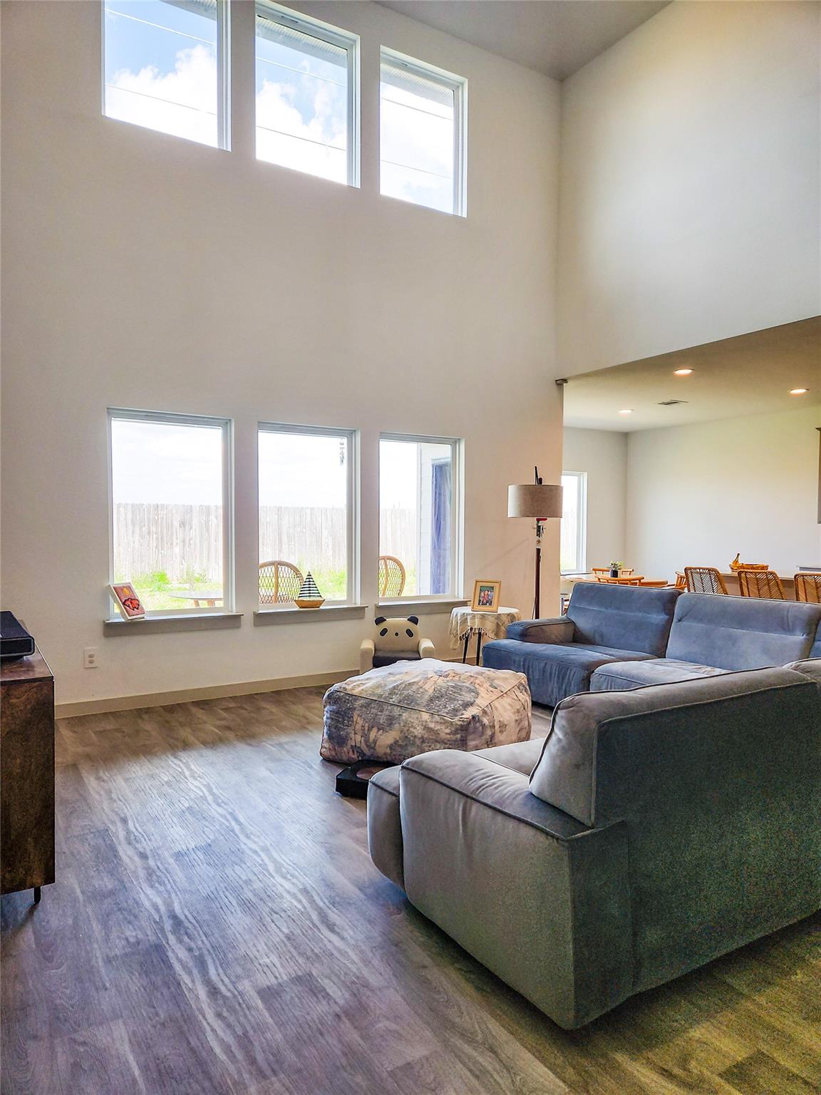7219 Sunbreeze Lane