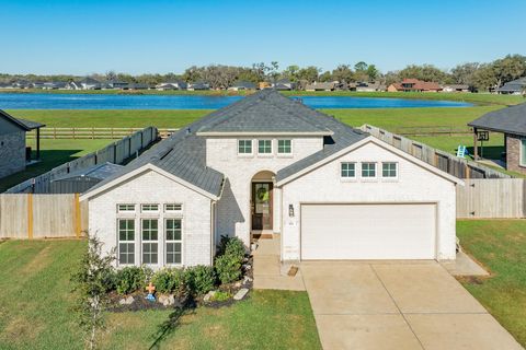 Photo of 303 Twin Lakes Boulevard W, West Columbia, TX 77486 (MLS # 72872380)