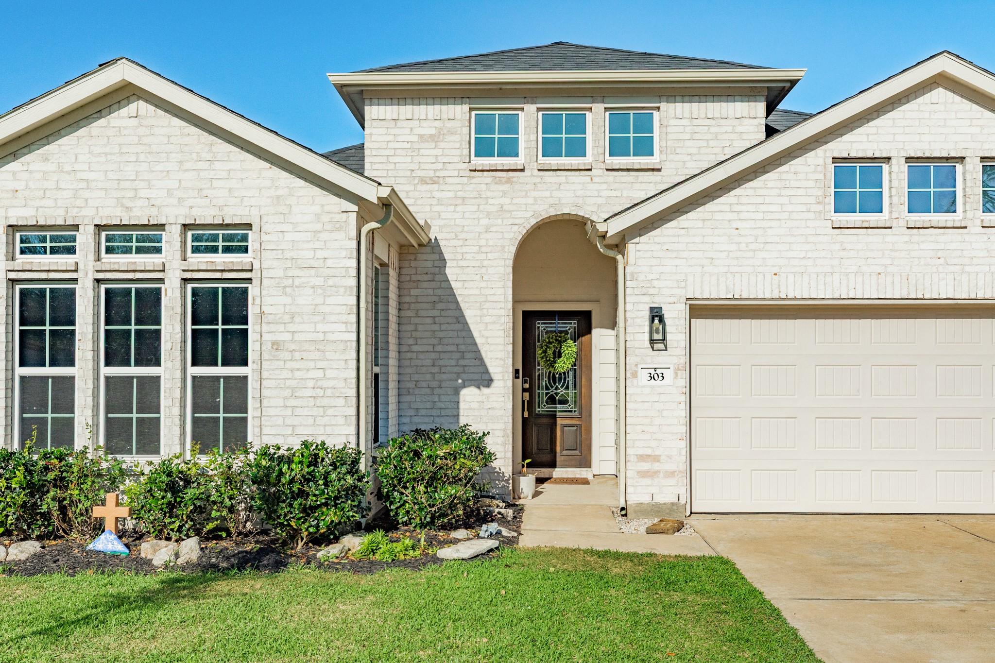 303 Twin Lakes Boulevard W