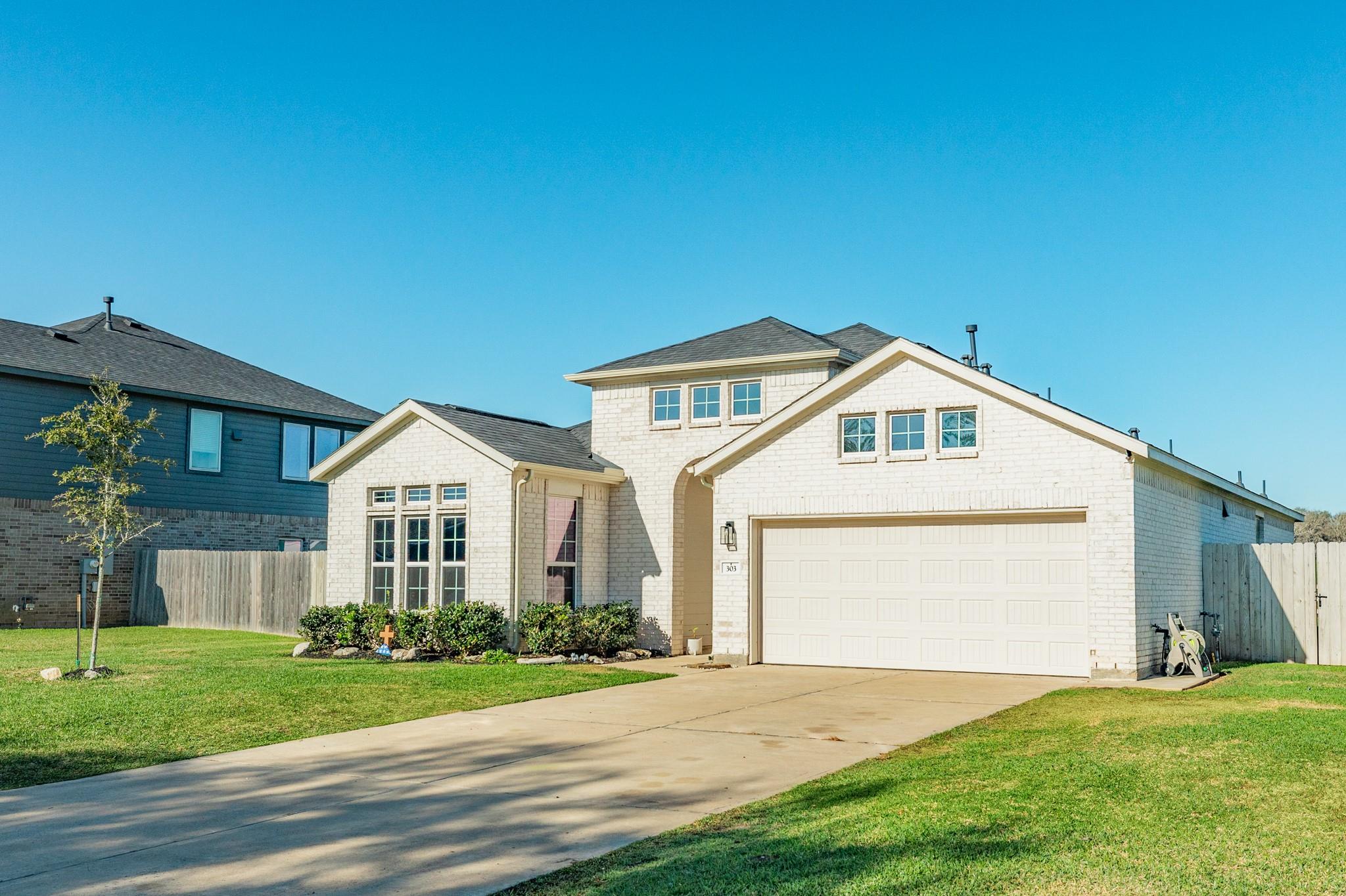 303 Twin Lakes Boulevard W