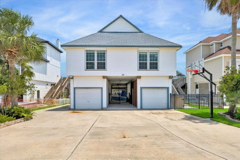 Photo of 506 Westerly Drive, Tiki Island, TX 77554 (MLS # 79031724)