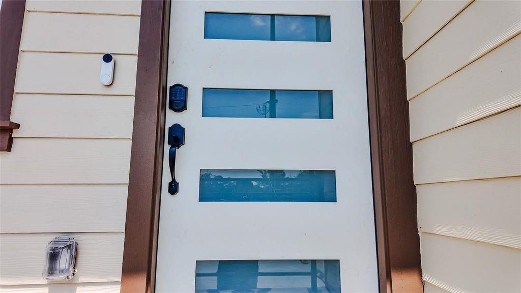 Photo of 821 N Loop Center S #1, Houston, TX 77022 (MLS # 64495630)