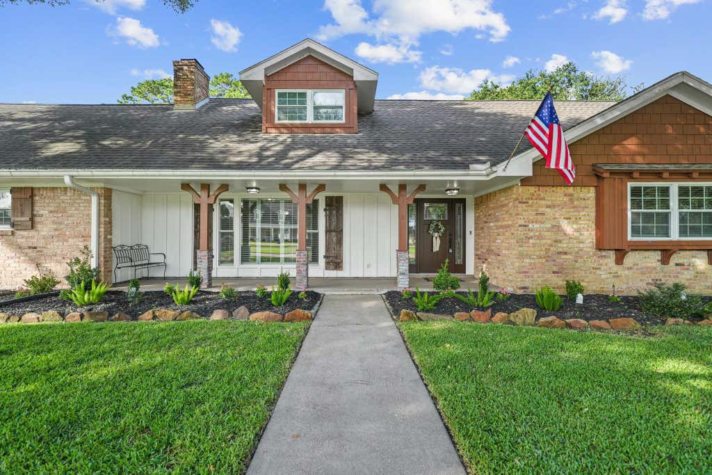 Photo of 1801 Mcginnis Drive, Pearland, TX 77581 (MLS # 80572014)