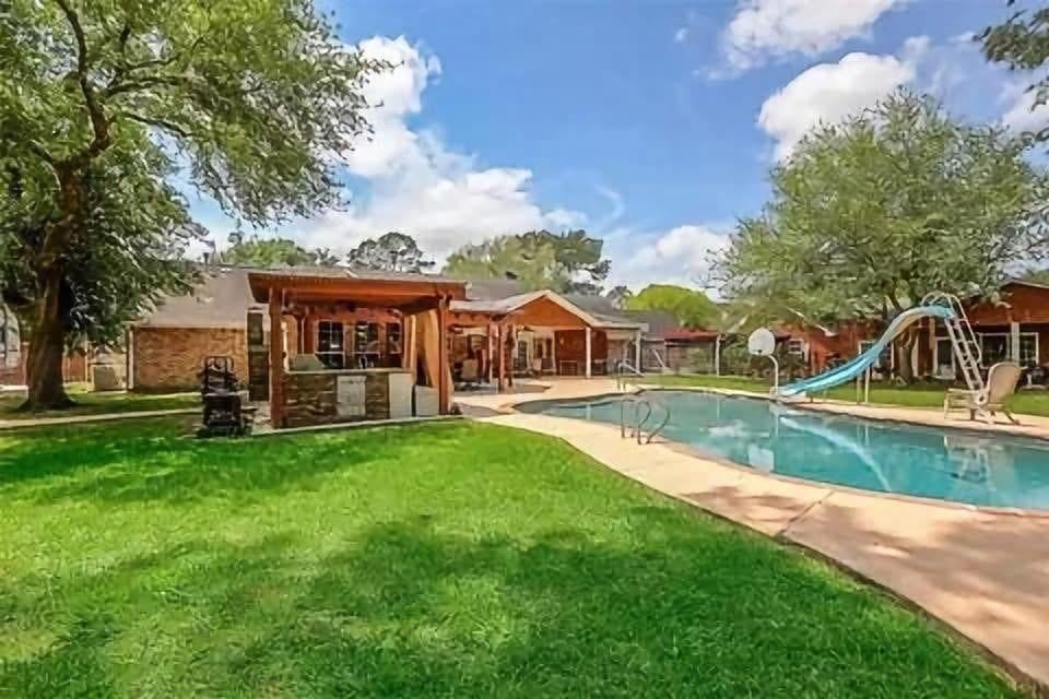 Photo of 1801 Mcginnis Drive, Pearland, TX 77581 (MLS # 80572014)