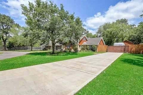 Photo of 1801 Mcginnis Drive, Pearland, TX 77581 (MLS # 80572014)