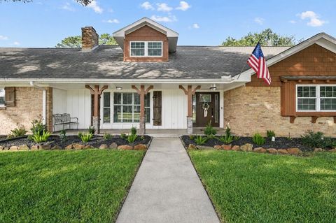 Photo of 1801 Mcginnis Drive, Pearland, TX 77581 (MLS # 80572014)