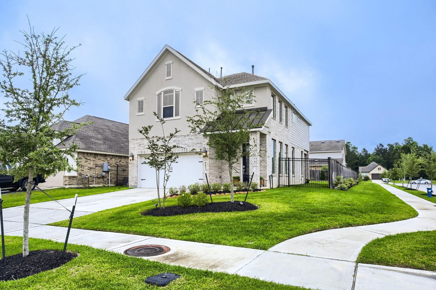 4252 Waterlily Spring Way