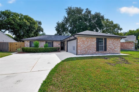 Photo of 822 Shadwell Drive, Houston, TX 77062 (MLS # 91400414)