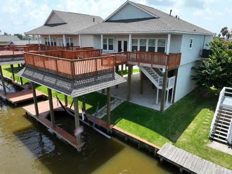Photo of 18 Edgewater St, Bayou Vista, TX 77563 (MLS # 47311793)