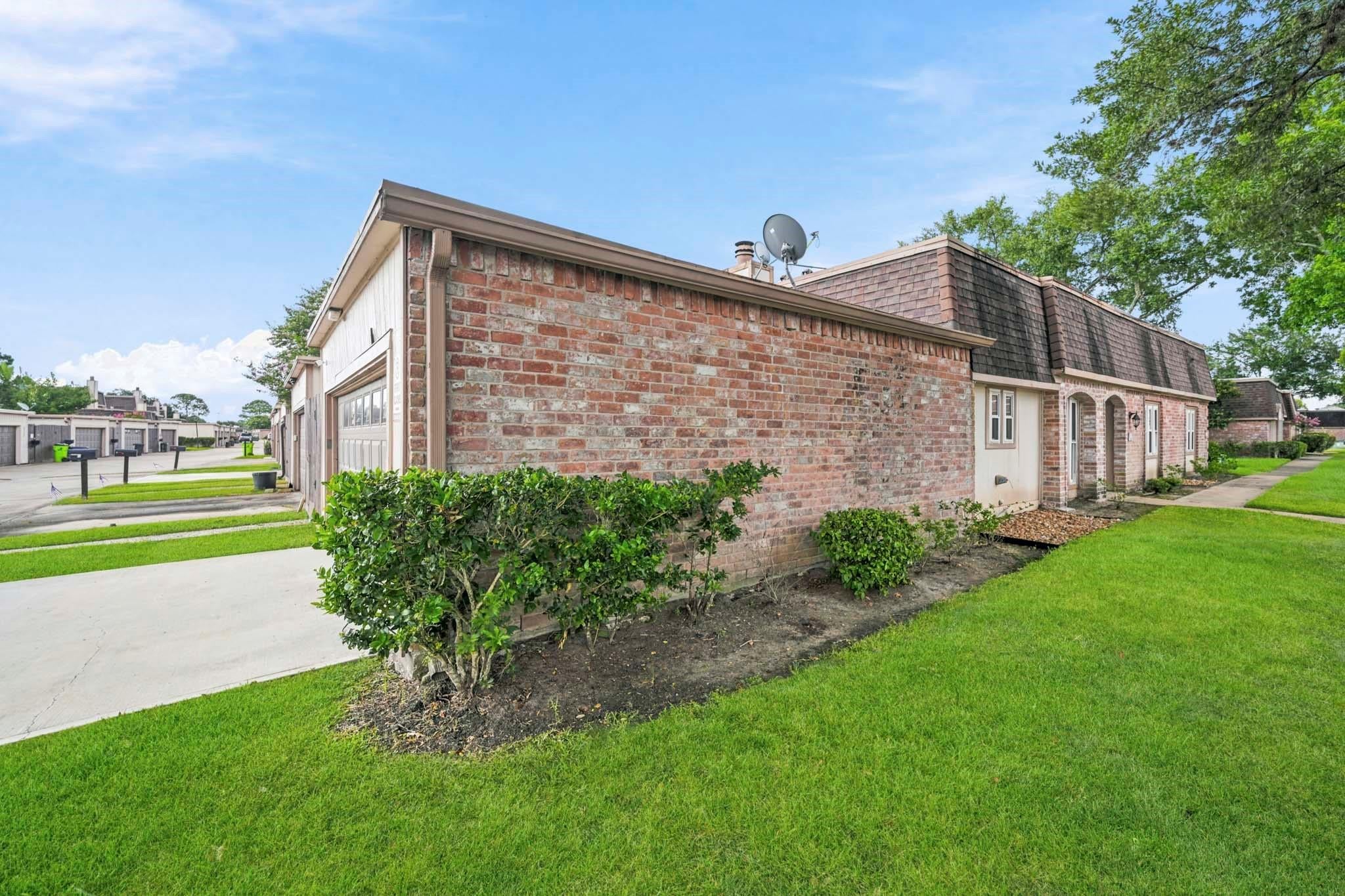 2931 Camelot Lane