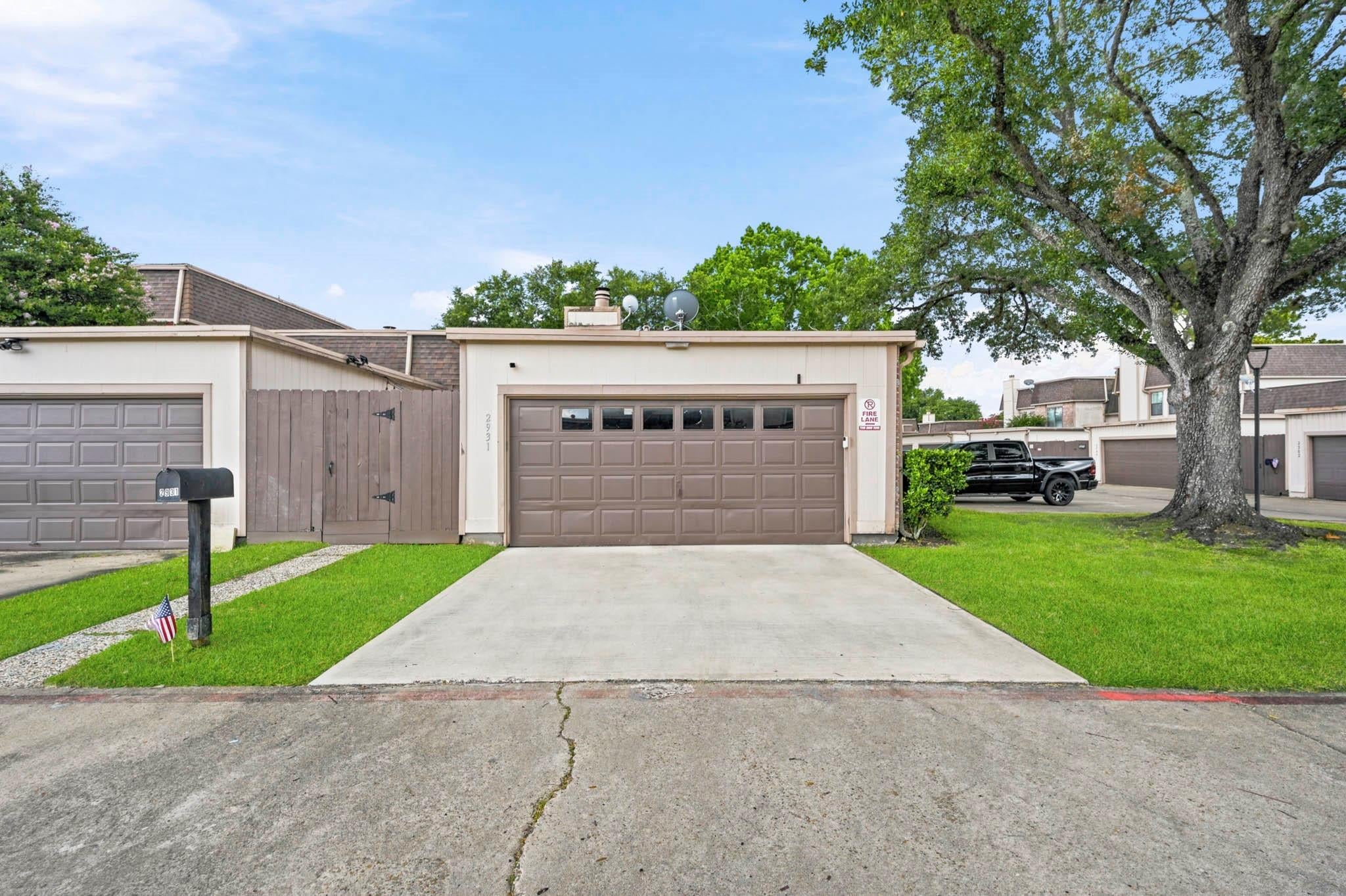 2931 Camelot Lane