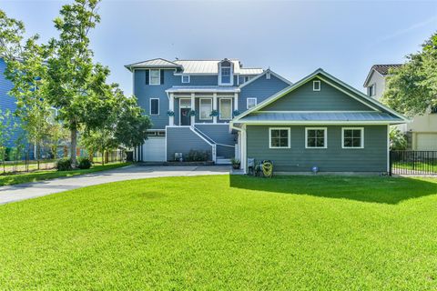 Photo of 605 Quintana Roo Place, Seabrook, TX 77586 (MLS # 36668381)