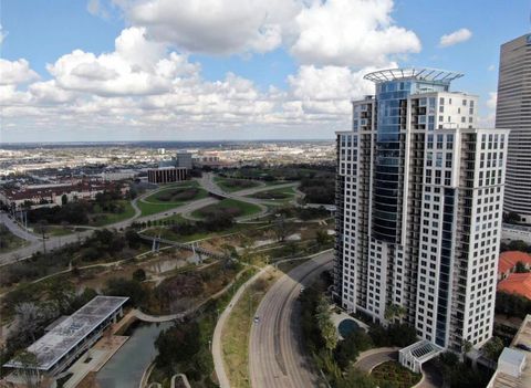 Photo of 3333 Allen Parkway #1403, Houston, TX 77019 (MLS # 87456329)