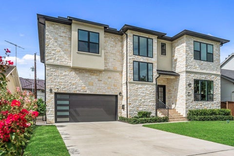 Photo of 2046 Macarthur Street, Houston, TX 77030 (MLS # 27639385)