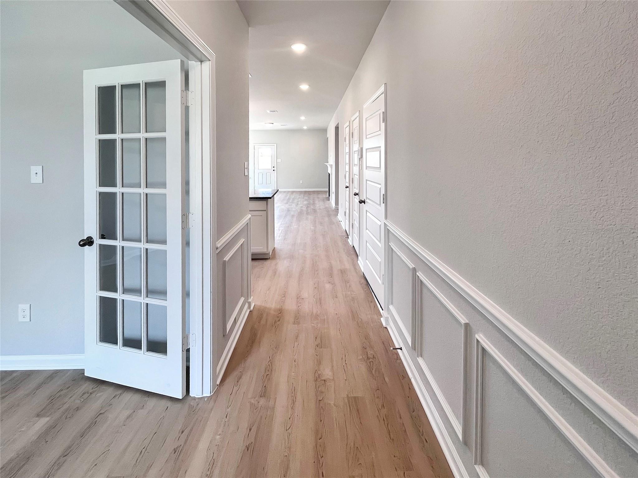 1606 River Scene Trail