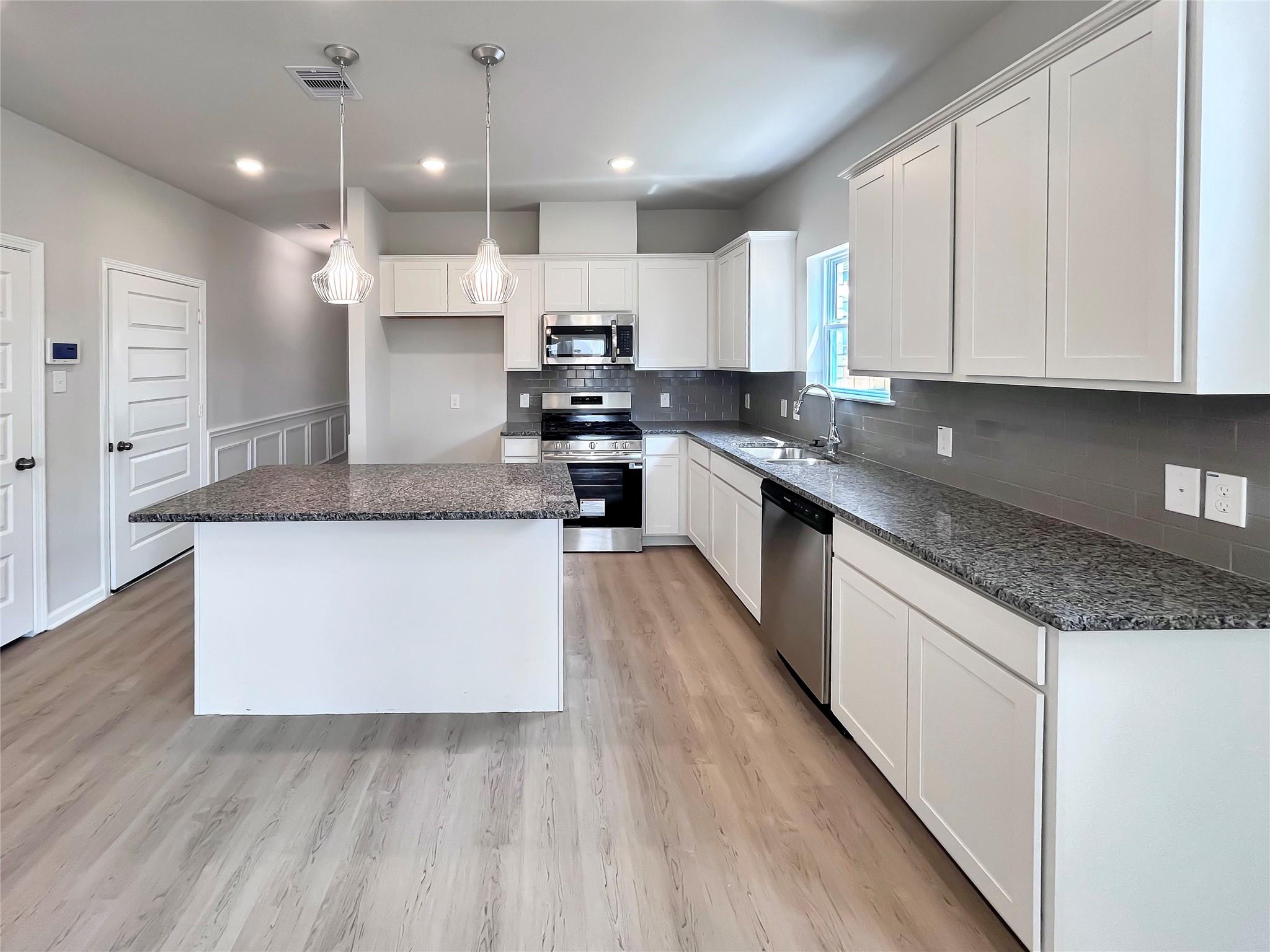 1606 River Scene Trail