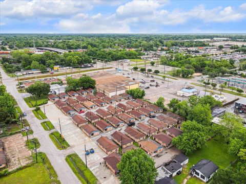 5716 Pickfair Street 14-27 Houston TX 77026