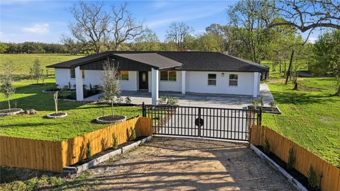 Homes For Sale - 6623 County Road 4<br/> Damon, TX 77430