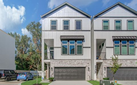 Photo of 5309 Donovan Gardens Lane, Houston, TX 77091 (MLS # 2819607)