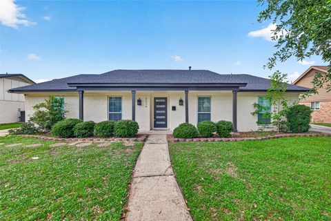 Photo of 6034 Autumn Forest Drive, Houston, TX 77092 (MLS # 17110477)